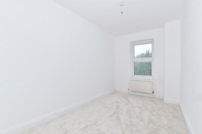 3 Bedroom End Of Terrace House For Sale In Beaconsfield Road, Maidstone, Kent, ME15