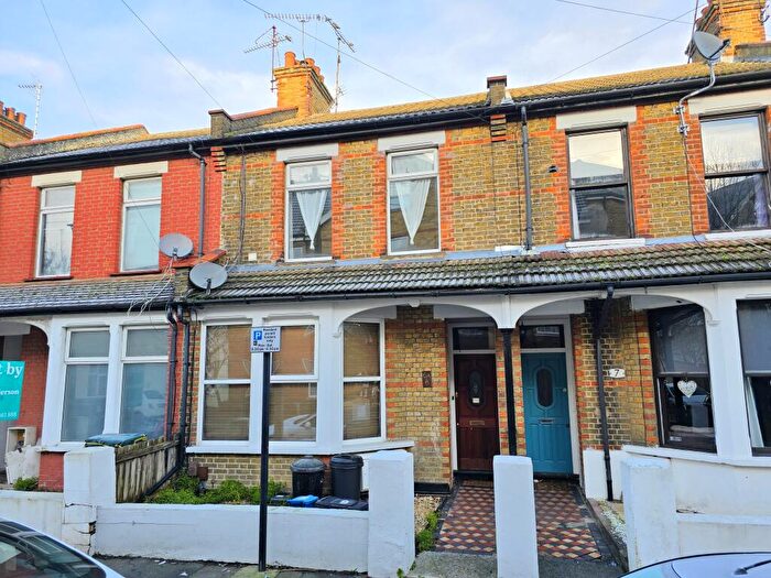 2 Bedroom Flat To Rent In Sweyne Avenue, Southend-on-sea, Essex, SS2