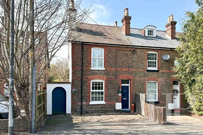 2 Bedroom Terraced House For Sale In London Road, Crawley, RH10