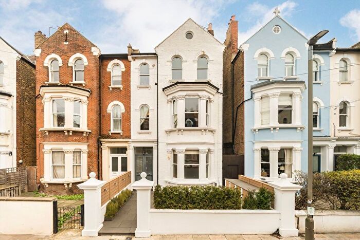2 Bedroom Flat For Sale In Sisters Avenue, Clapham Common North Side, SW11