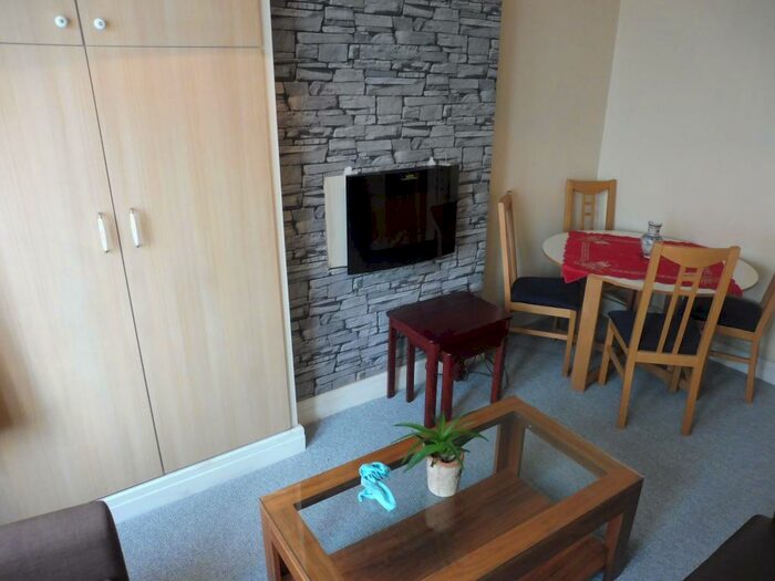 2 Bedroom Flat To Rent In Caerphilly Road, Cardiff, CF14