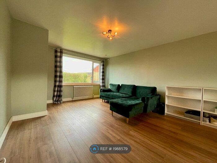 3 Bedroom End Of Terrace House To Rent In Chequerfield Avenue, Pontefract, WF8