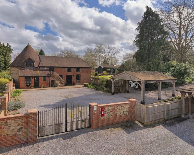 3 Bedroom Detached House For Sale In Wateringbury Road, East Malling, ME19