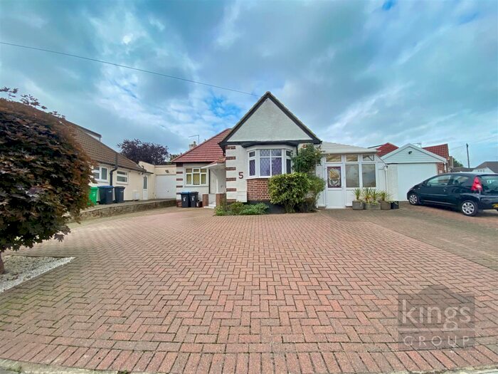 3 Bedroom Detached Bungalow To Rent In Ash Ride, Enfield, EN2