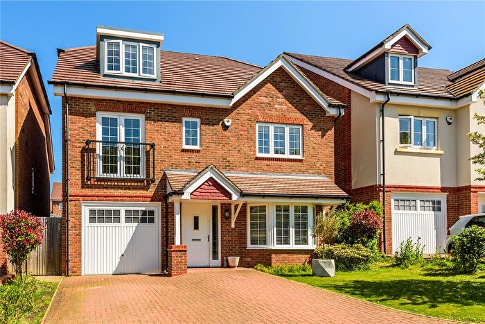 5 Bedroom Detached House For Sale In Aberdeen Way, Knaphill, Woking, Surrey, GU21