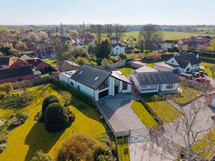4 Bedroom Detached House For Sale In Caves Lane, Walkeringham, Doncaster, DN10