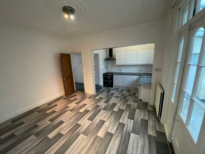 4 Bedroom Flat To Rent In London, N15