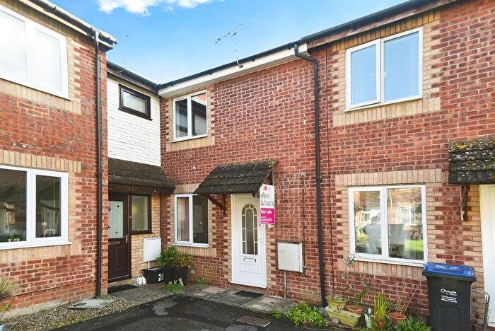 2 Bedroom Terraced House For Sale In Hewlett Close, Pewsham, Chippenham, SN15
