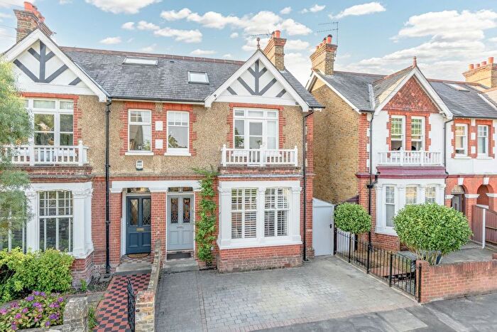 5 Bedroom Semi-Detached House For Sale In Kings Road, Walton-On-Thames, KT12