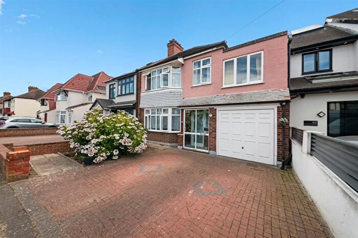 4 Bedroom Semi Detached House For Sale In Melbury Avenue, Norwood Green, UB2