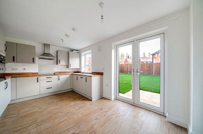 3 Bedroom Semi-Detached House To Rent In Bairstow Road, Aylesford, Kent, ME20