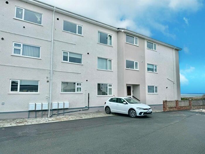 2 Bedroom Flat For Sale In Riverside Court, Deganwy, Conwy, LL31