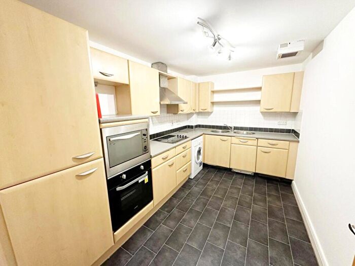 3 Bedroom Flat To Rent In Royal Plaza, Westfield Terrace, S1