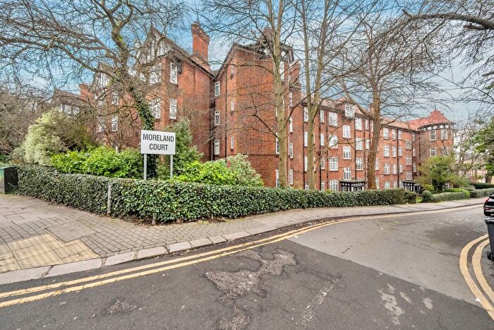 3 Bedroom Flat To Rent In Finchley Road, London, NW2