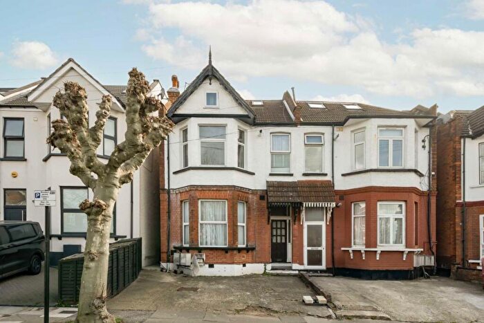 3 Bedroom Flat For Sale In Mount Road, Hendon, NW4