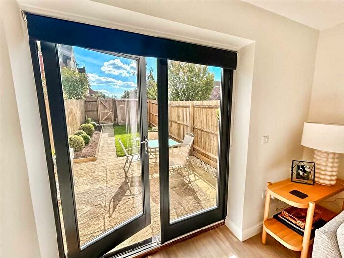 3 Bedroom Town House For Sale In Church View, Nottingham, NG11