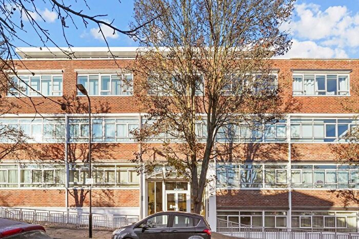 3 Bedroom Flat To Rent In Heathcroft, Ealing, W5