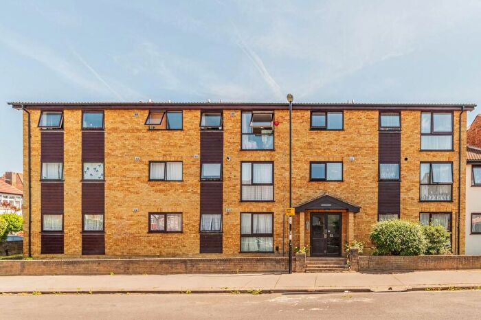 Studio For Sale In Wiltshire Road, Thornton Heath, CR7