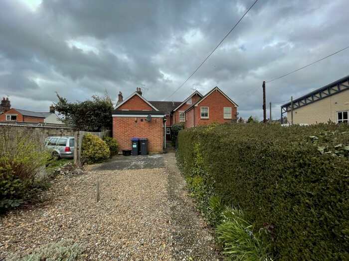 1 Bedroom Flat To Rent In Long Close, Downton, Salisbury, SP5