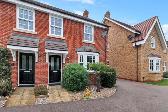 3 Bedroom Semi-Detached House For Sale In Oliver Close, Kempston, Bedford, MK42