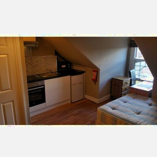 Studio To Rent In Bedford Hill, London, SW12