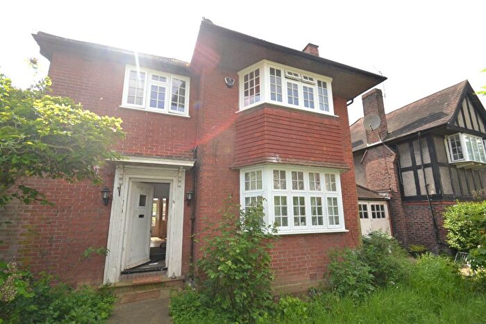 5 Bedroom Detached House To Rent In Barn Way, Brent, HA9