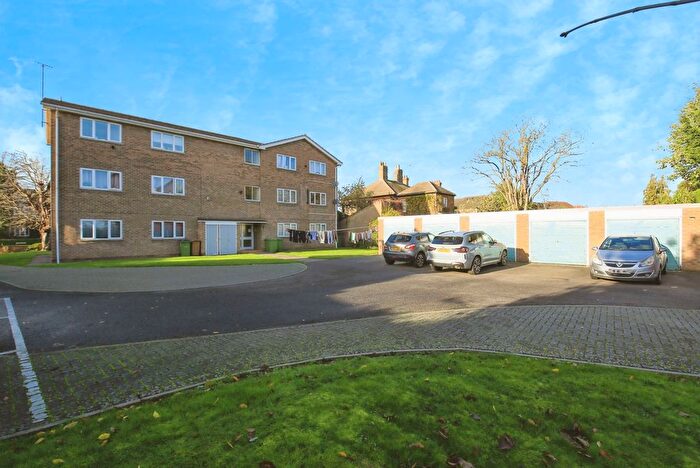 2 Bedroom Flat For Sale In Eastfield Road, Peterborough, Cambridgeshire, PE1