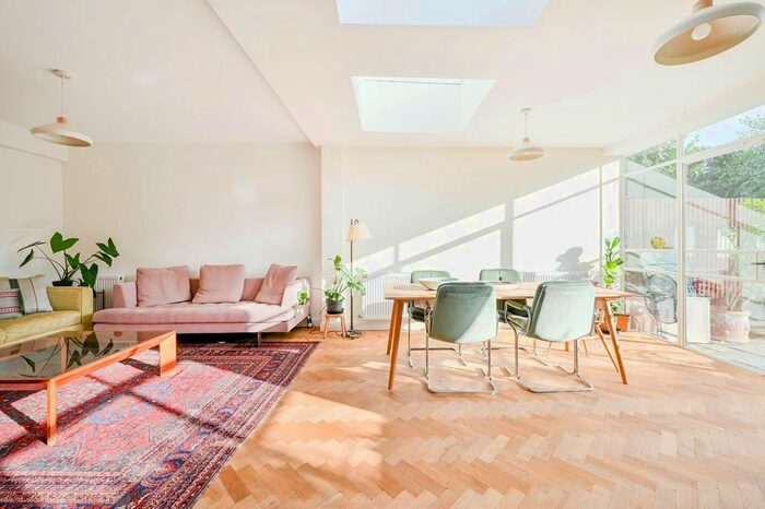 3 Bedroom Property To Rent In Sterne Street, Shepherd's Bush, London, W12