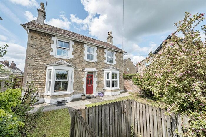 4 Bedroom Detached House For Sale In North Street, Calne, SN11