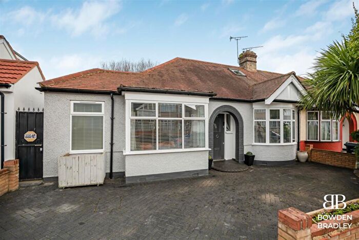 3 Bedroom Semi-Detached Bungalow For Sale In Heybridge Drive, Barkingside, IG6