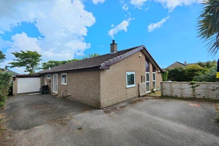 4 Bedroom Bungalow To Rent In Bowglas Close, Penzance, TR20