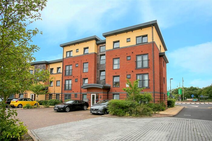 2 Bedroom Flat To Rent In Fountain Court, 21 Raven Close, Watford, Herts WD18