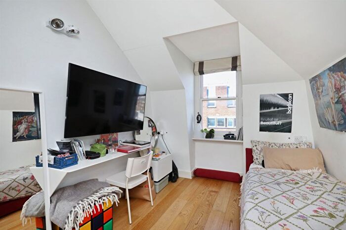 3 Bedroom Flat For Sale In Airlie Gardens, Kensington, W8