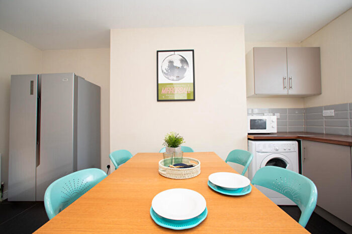 5 Bedroom Terraced House To Rent In Headingley Avenue, Headingley, Leeds, LS6