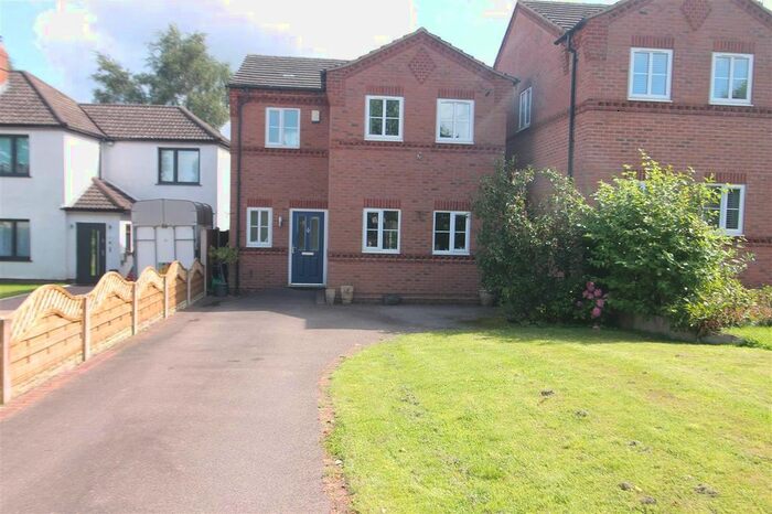 3 Bedroom Detached House For Sale In Summerside Avenue, Cannock, WS12
