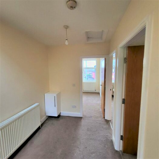 2 Bedroom Apartment To Rent In Mauldeth Rd, Burnage, M19