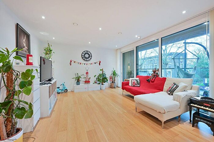 3 Bedroom Flat For Sale In Chiswick High Road, Chiswick, London, W4