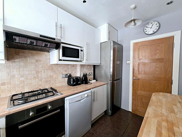 3 Bedroom Flat To Rent In The Grange, Bermondsey, SE1
