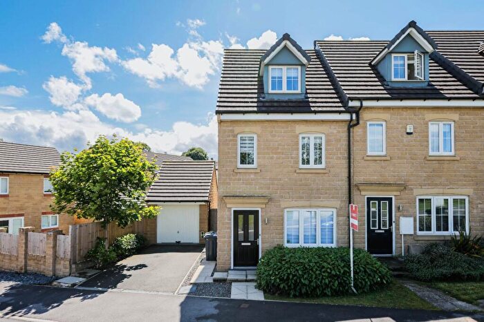 3 Bedroom House For Sale In Brompton Drive, Bradford, West Yorkshire, Uk, BD10