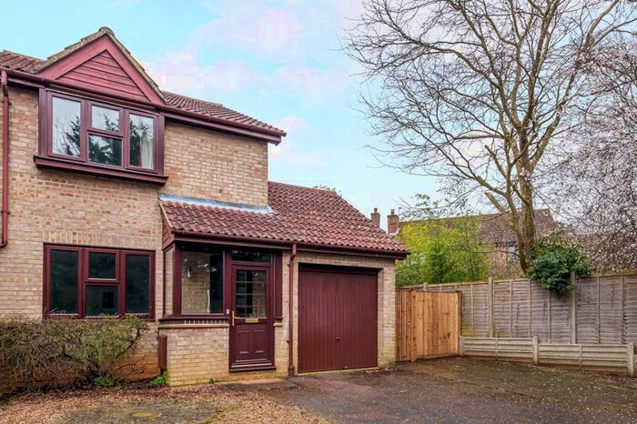 2 Bedroom Link Detached House To Rent In Old Barn View, Godalming, GU7