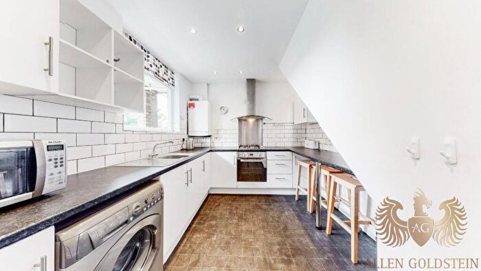 4 Bedroom Maisonette To Rent In Treves House, Vallance Road, London, E1