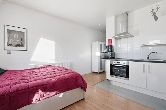 Studio To Rent In Burdett Road, Mile End, E3