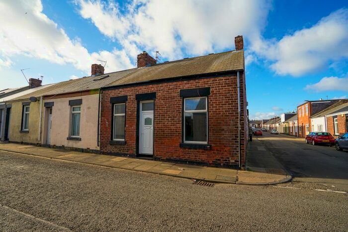 4 Bedroom Bungalow To Rent In St. Marks Road, Sunderland SR4