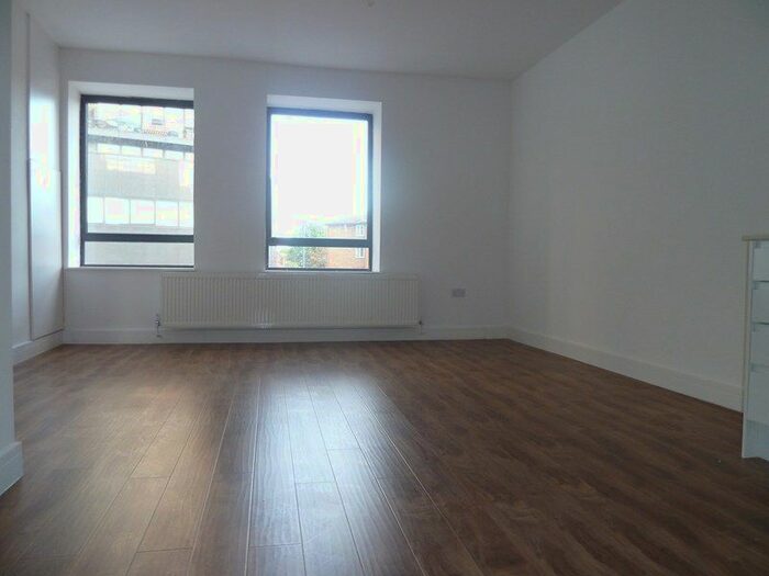3 Bedroom Flat To Rent In Ballards Lane, North Finchley, London, N12