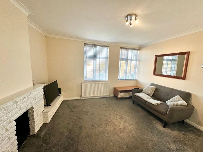 1 Bedroom Flat To Rent In Station Road, West Wickham, BR4