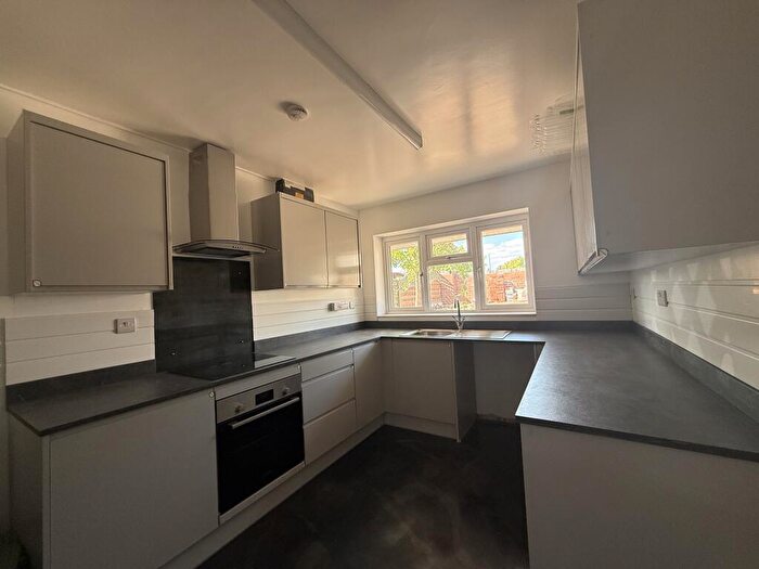 4 Bedroom Link Detached House To Rent In Browns Lane, Dordon, B78