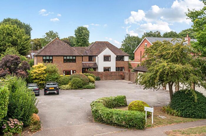 2 Bedroom Flat For Sale In Winston Court, B Lavant Road, PO19