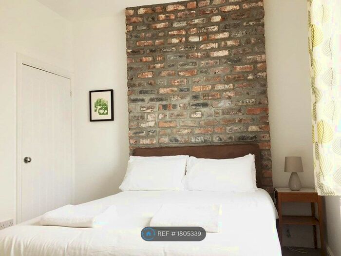 3 Bedroom Semi-Detached House To Rent In Tichbourne Street, Swansea, SA3