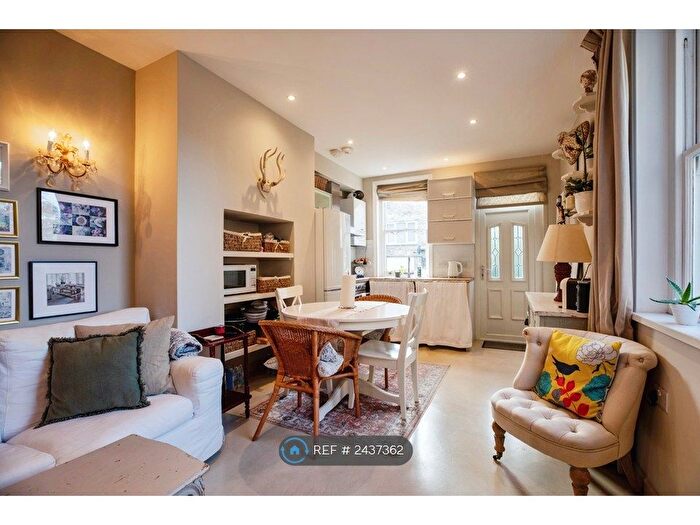 2 Bedroom Flat To Rent In Normanhurst Mansions, London, SW6