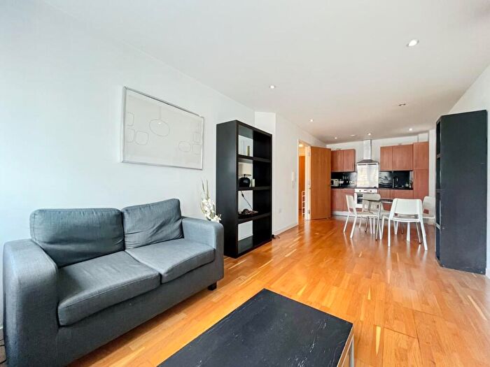 1 Bedroom Apartment To Rent In The Gateway North, Crown Point Road, Leeds, LS9